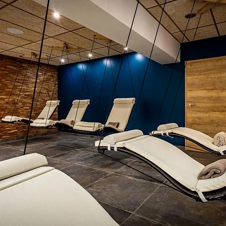 ロジ ホテル デュ ラック ドゥ ラ マディーヌ ホテル 3*