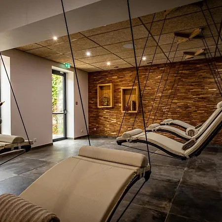 ホテル ロジ ホテル デュ ラック ドゥ ラ マディーヌ 3*