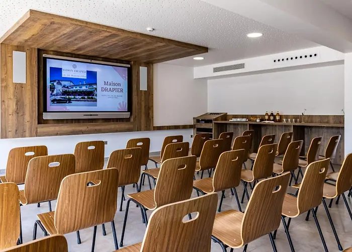 ホテル ロジ ホテル デュ ラック ドゥ ラ マディーヌ