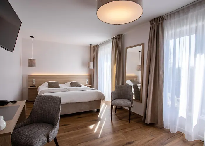 ロジ ホテル デュ ラック ドゥ ラ マディーヌ 3* Heudicourt-sous-les-Côtes